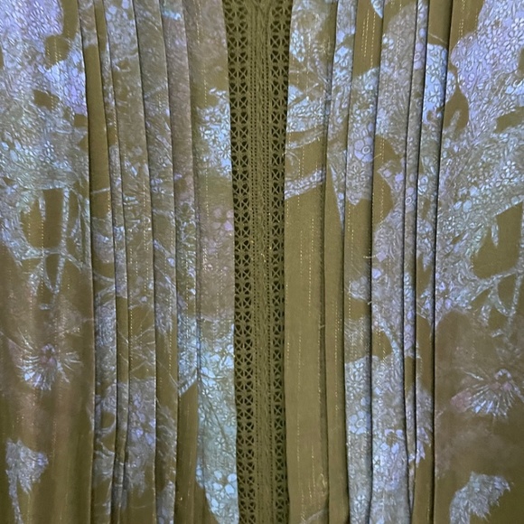 Elie Tahari 100% Silk, Printed Royal blue & black colour long sleeve blouse  M-L - Picture 3 of 10